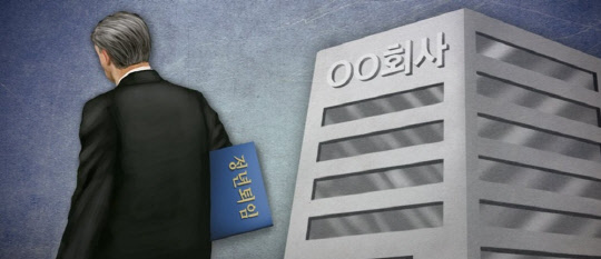 정부가 집값 잡기의 대책으로 더 센 종부세 인상을 검토하고 있어 은퇴 고령자들이 세금 폭탄을 맞을 것으로 예상된다.<연합뉴스>